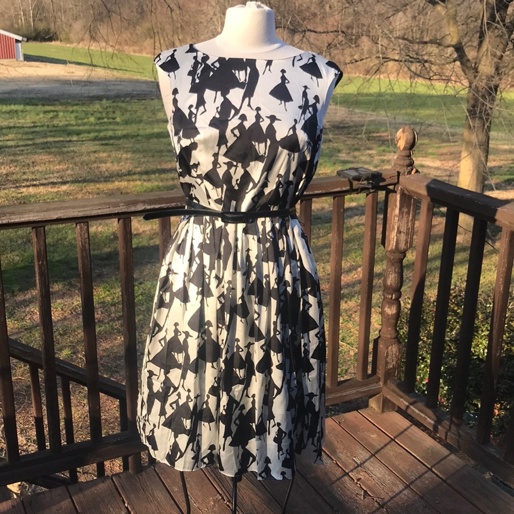 Classy black and pearl white silhouette dress